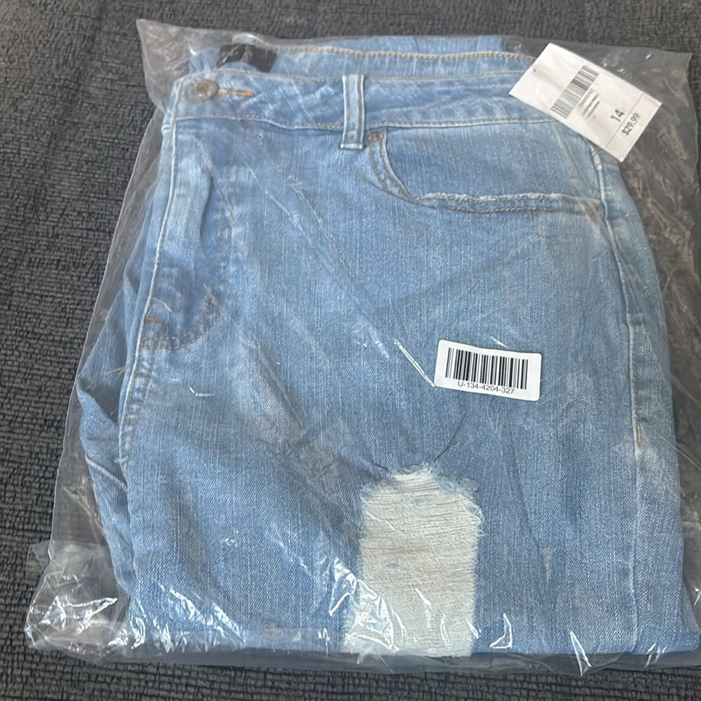 Distressed Mom Jeans - Picture 6 of 6